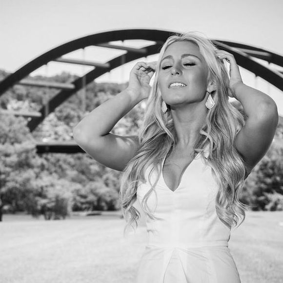 Meet your Posher, Mauriette - Picture 1 of 1